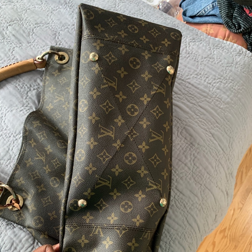 Louis Vuitton Artsy monogram handbag